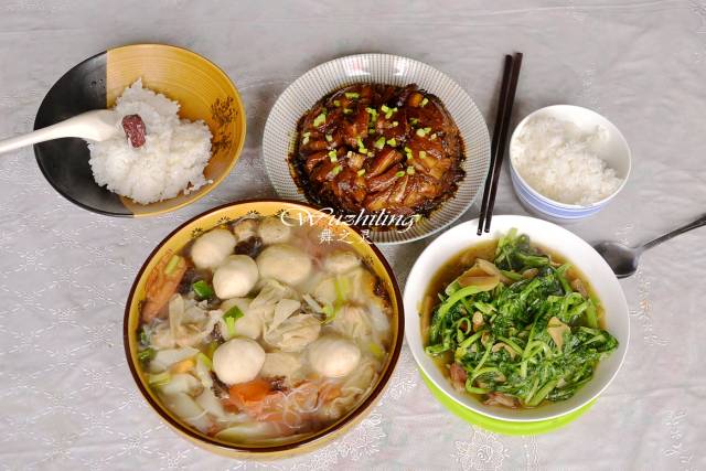 两口子家常午餐,简单又营养,老公:还是家里的饭菜香