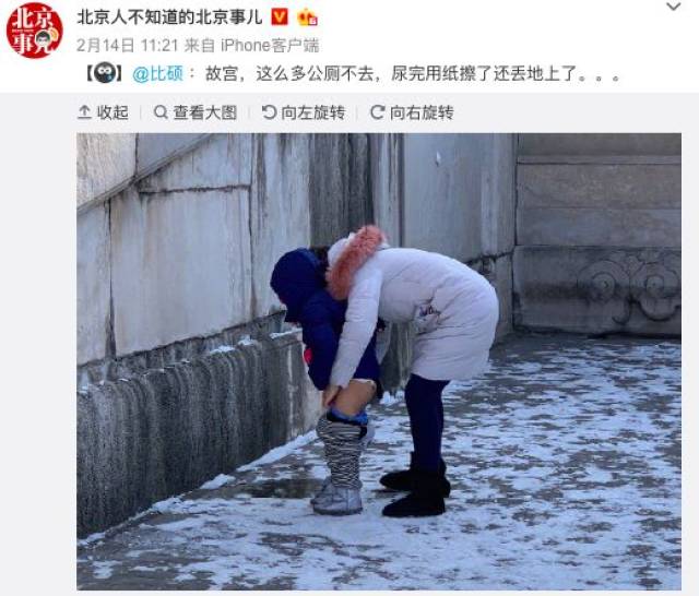 游客带孩子故宫内随地小便惹怒网友:是"熊"家长还是"熊"孩子?