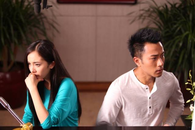 双方闹翻?港媒称刘丹听到杨幂名字秒变脸:不