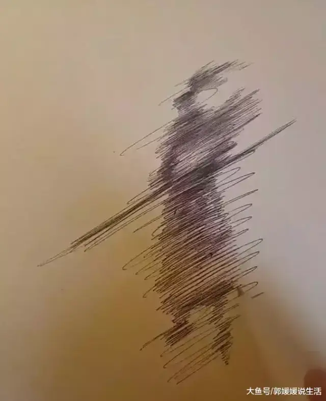 美术生在纸上乱画线条,可看到结果后,网友:面对疾风吧