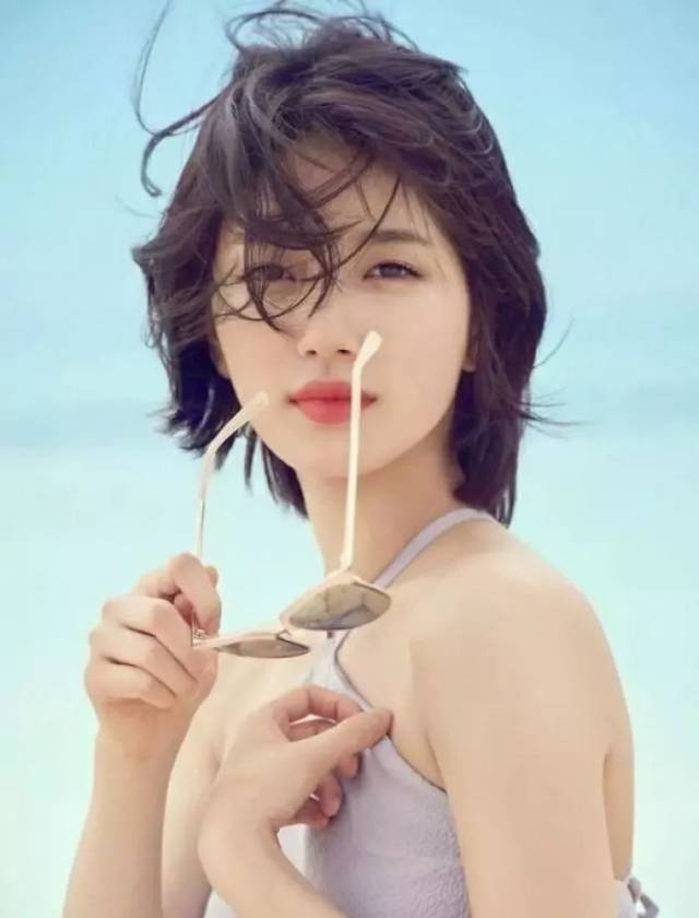 比起初恋短发,这个多层次的短发少了一些傻白甜少女的感觉,多了一些