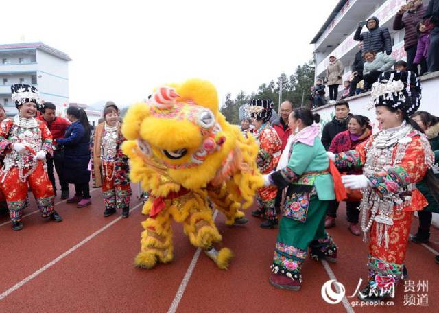 贵州松桃:黔湘联谊"以狮会友"迎元宵