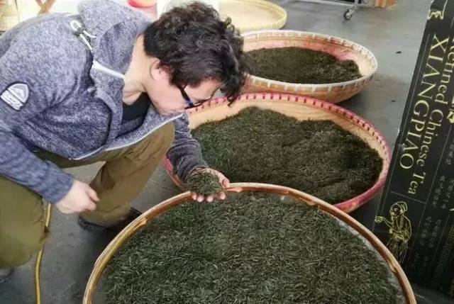 烘茶  