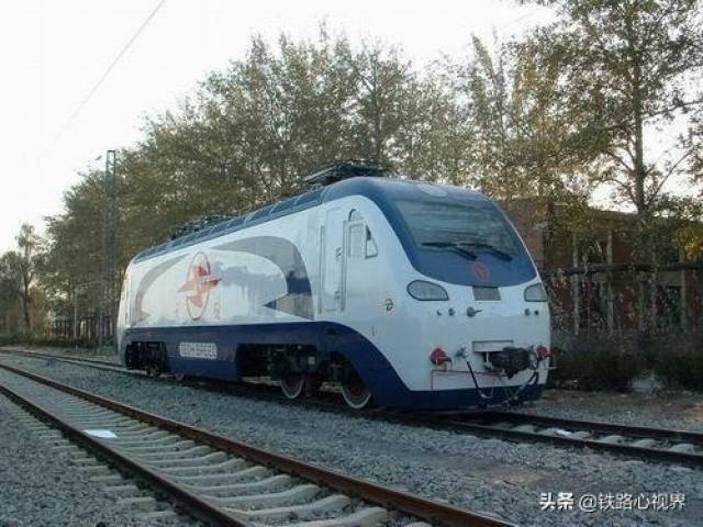 客运电力机车,最高运行速度达210km/h,可用于牵引200km/h高速旅客列车