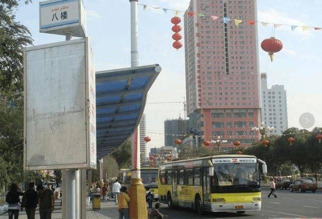 当年刀郎那句"停靠在八楼的二路汽车"啥意思?说出来你可能不信