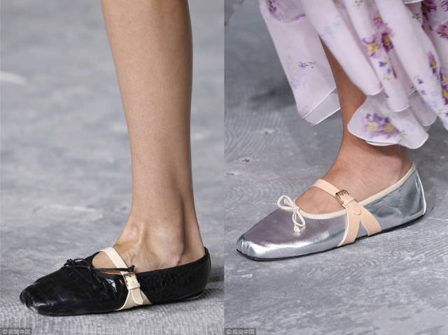 来源/视觉中国 giambattista valli的秀场上,模特也穿着芭蕾鞋走秀
