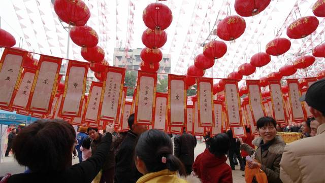 如果孩子问你，除了吃汤圆，元宵节还有哪些活动？