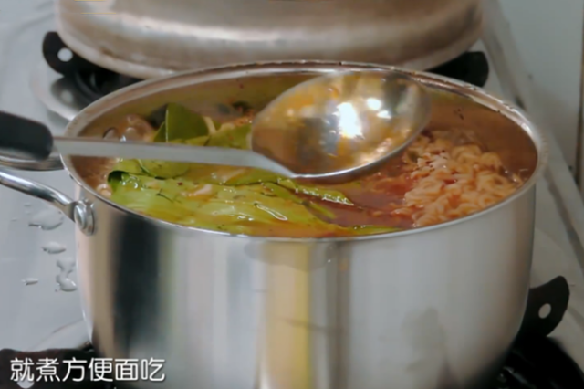 包文婧想象中有蜡烛红酒,包贝尔却安排的泡面,约会创意差距大