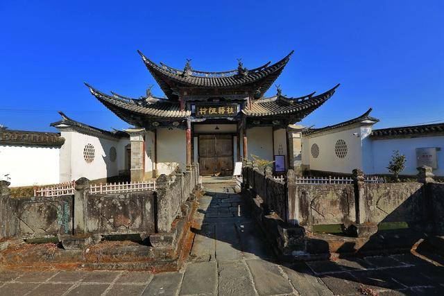 云南腾冲有座全国罕见的400多年木结构古建筑群 可惜六扇门被
