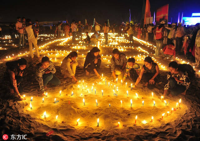 点灯节是缅甸传统民间节日,又称光明节.通常在缅历七