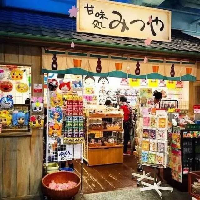 可以在书店看一天的漫画,逛一天的手办店,一个人不怕耽误行程.