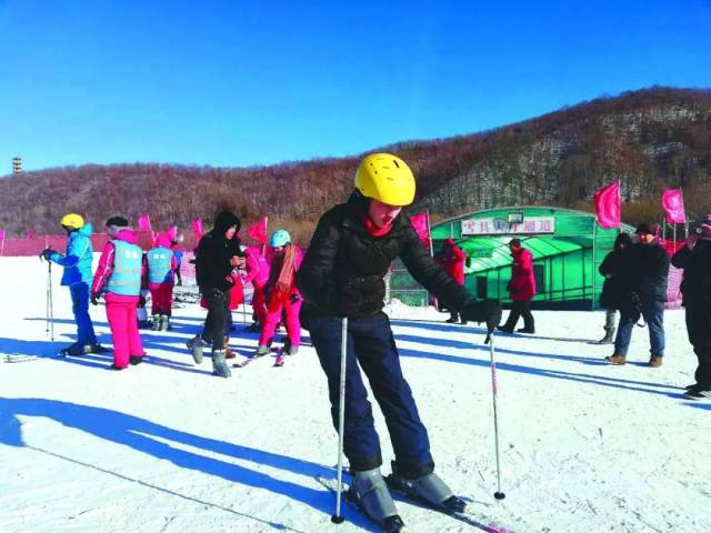 双鸭山局青山滑雪场春节期间迎来旅游高峰