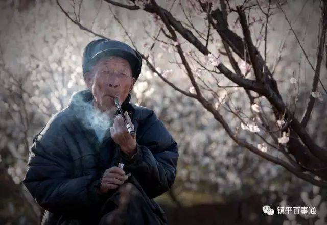 农闲之余,吸几袋旱烟也算是一种享受.