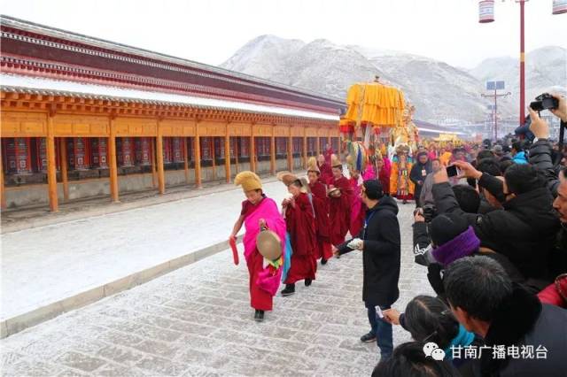 拉卜楞寺毛兰姆法会压轴活动"转香巴"震撼举行,祈福国