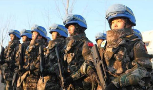 英国士兵穿上中国防弹衣,连中12枪没死,从此爱上了中国防弹衣