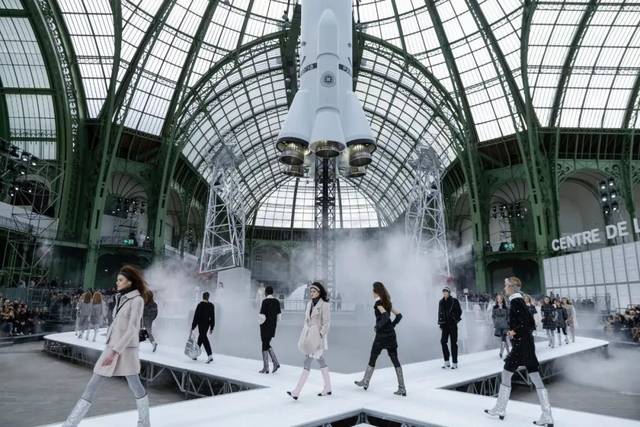 chanel 2019年春夏高定秀场 个人同名品牌karl lagerfeld  设计师是