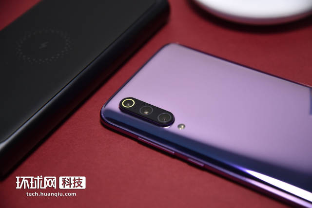 小米9真机图赏:圆润轻薄,靓丽美背