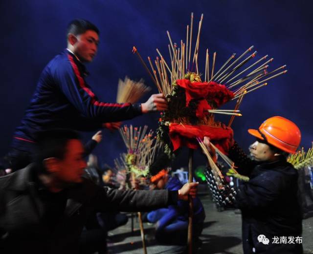 好嗨哟!龙南五千余人香火龙盛会闹元宵