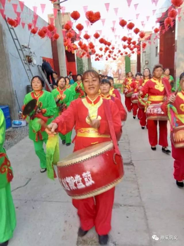 巩义市赵城村元宵社火表演"美"的很!这才是记忆里的中国年!