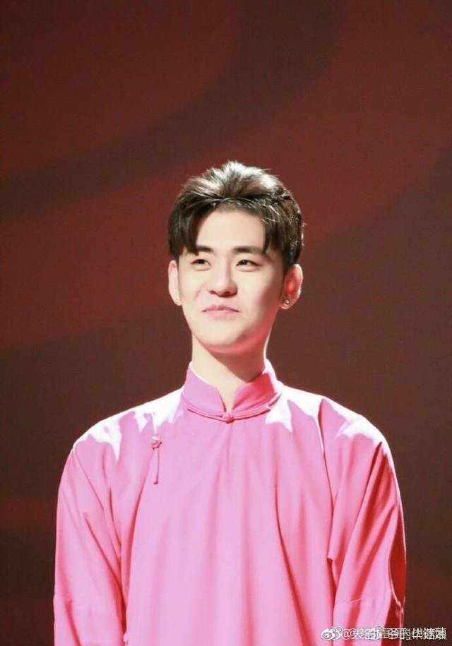 大褂穿出旗袍韵味的张云雷,独此一家