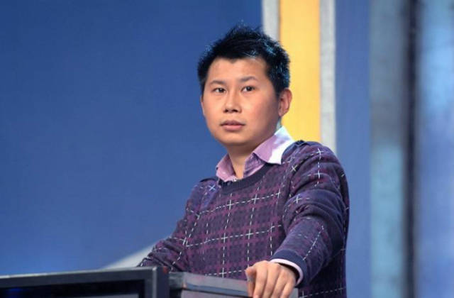 何伟改名上瘾:加了三点水,云字依旧在,为