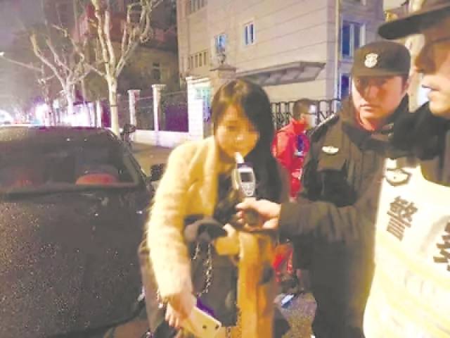 开玛莎拉蒂的女司机醉驾还撞车被刑拘 因在元宵夜喝了