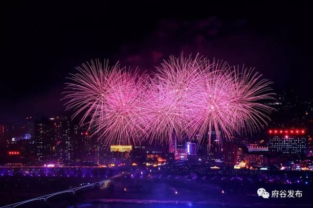 府谷元宵节烟花秀刷爆了朋友圈,太震撼!