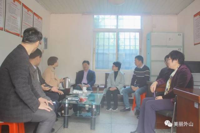 "康思坚主任到达云峰村天竺山不禁发出感慨,并充分