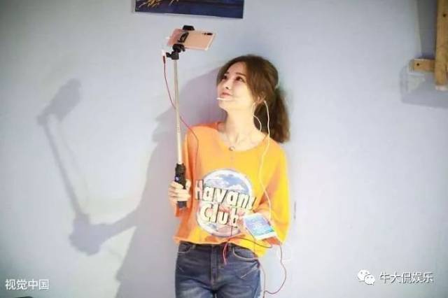 冯提莫不雅照再度升级! 三观混乱吃相难看,网友