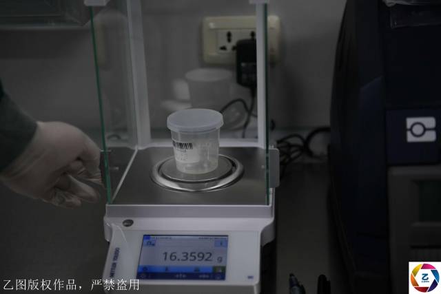 精子库运行80多人报名捐精,最高学历博士后,捐精室贴美女图片