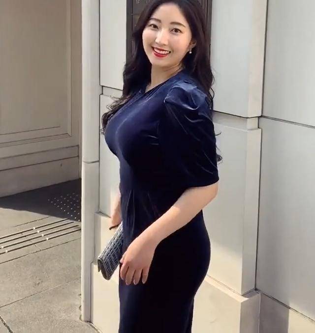 韩国的网红美女,打扮光鲜,与国内美女明显不同!