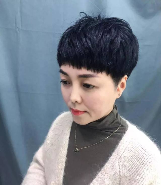 2019中年女性流行"蓬松盖盖头",时尚,修颜,显年轻