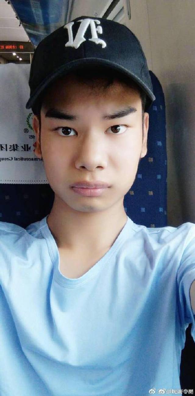 总结了下,这浓眉大眼的小吴啊,大概是飘了.