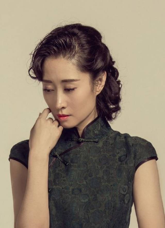 刘敏涛离婚后独自抚养孩子,自曝前夫从未看女儿,直言真是好绝情