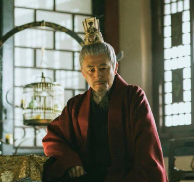 值得一提的是,在《东宫》中饰演张定涵舅舅"高于明"的男星王志飞在
