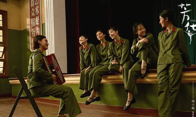 世上有朵美丽的花，那是青春吐芳华