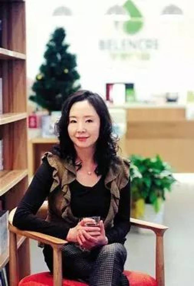 世上有朵美丽的花，那是青春吐芳华