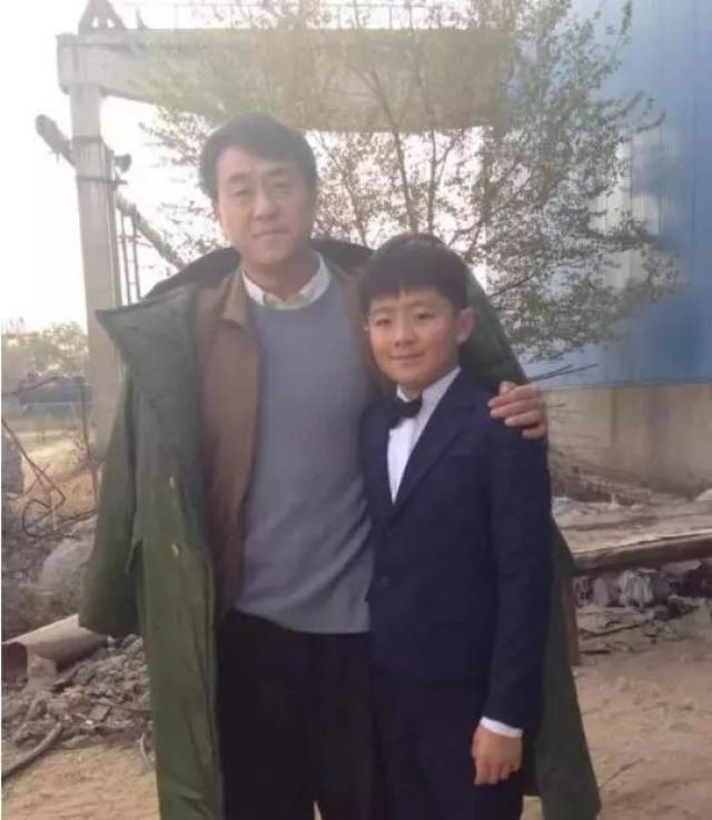 美代李卓钊,骆怡宇两代演员先后搭档何冰传承北京人文_手机搜狐网