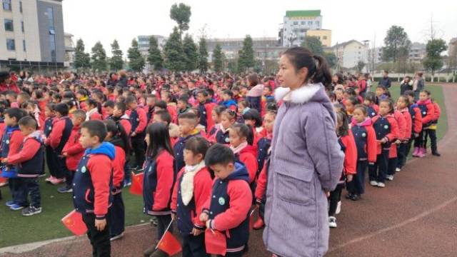 【团小骄傲】那个上过央视《军事频道》的90后军嫂,是光明团结小