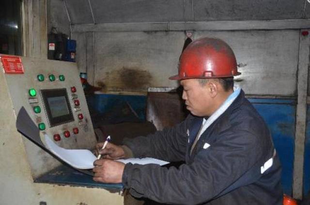 践行担当奉献确保运输命脉畅通无阻—记山焦汾西柳湾煤矿下机运队副队长杨红林