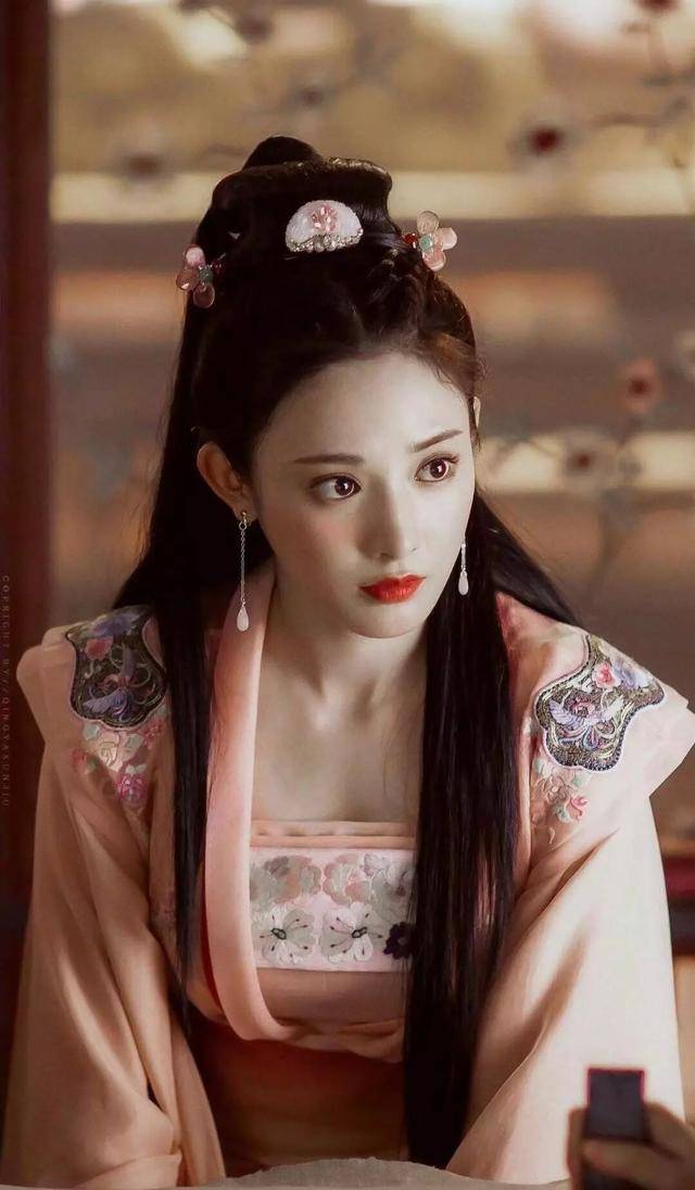 《东宫》女主整容,转型,是和柳岩学