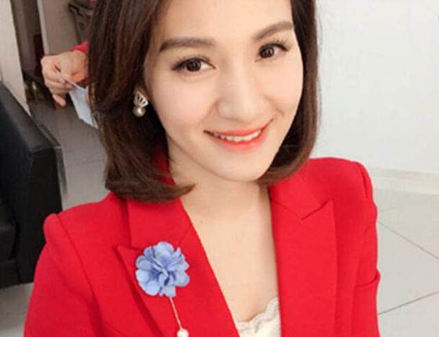 她曾被寄以厚望,因病生活无法自理,今成坐轮椅主持人