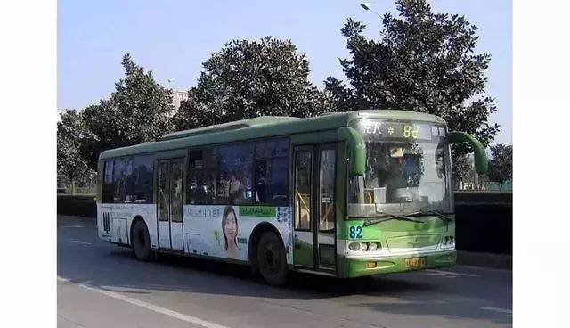 ▽▽ 2000年,成都公交引进了第一批上海产的申沃客车,车头logo为"