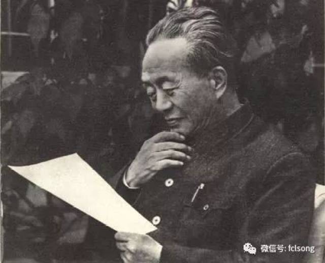 三首诗歌《再别康桥》《雨巷》《我爱这土地》