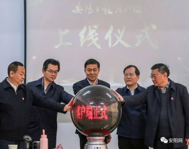 李向前主持座谈会,并就贯彻落实会议精神提出具体要求.
