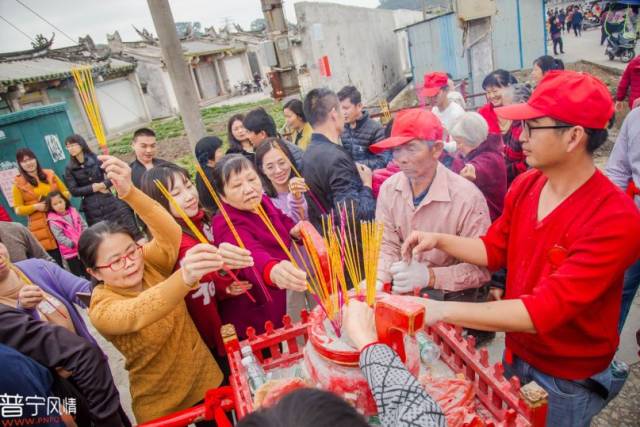 普宁泥沟大老热盛况:三支英歌队气势雄壮齐出动!