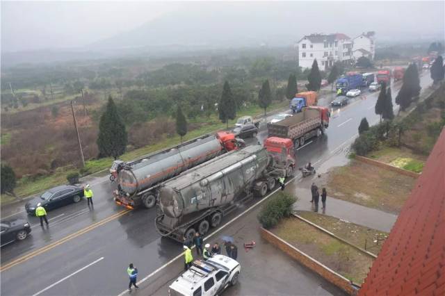 (资料截图) 这十大事故高发路段主要集中在 320国道, 315省道, 205