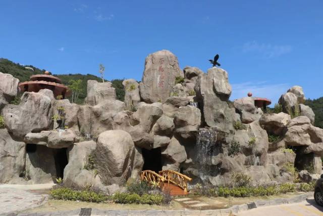 【一把手談落實】雷嶺鎮:"干"字當頭 全力打造潮南生態"后花園"_風景520 雷嶺鎮委書記 陳少民 充分利用好鄉村振興、脫貧攻堅、美麗鄉村建設和我區列入《海陸豐革命老區振興發展規劃》等多項政策優勢疊加的重大機遇,用活用足各項政策,著力抓好美麗鄉村建設,完善農村基礎設施,提升發展環境,為推動雷嶺步入振興發展快車道打好基礎。 雷嶺鎮將繼續制定旅游開發、美麗鄉村建設等各項工作的任務書、時間表和路線圖,層層壓實責任,級級傳遞壓力。 雷嶺鎮委書記 陳少民 堅持新發展理念,圍繞做活特色、綠色、紅色三大文章,打好荔枝、種養、加工、旅游四大品牌的發展思路,大力實施互聯網+荔