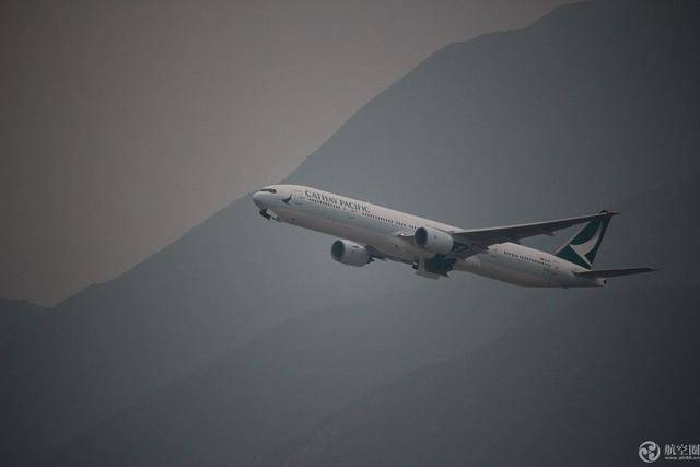 香港飞日本一航班机长生病延误8小时 旅客机场