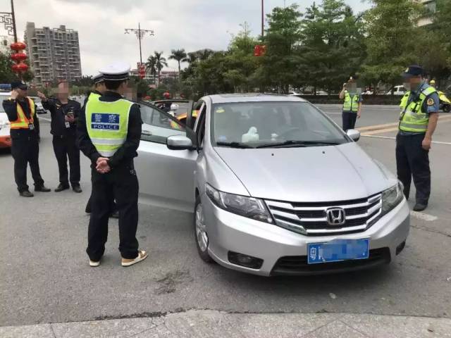 云浮又查处"非法网约出租车3辆"快睇现场.